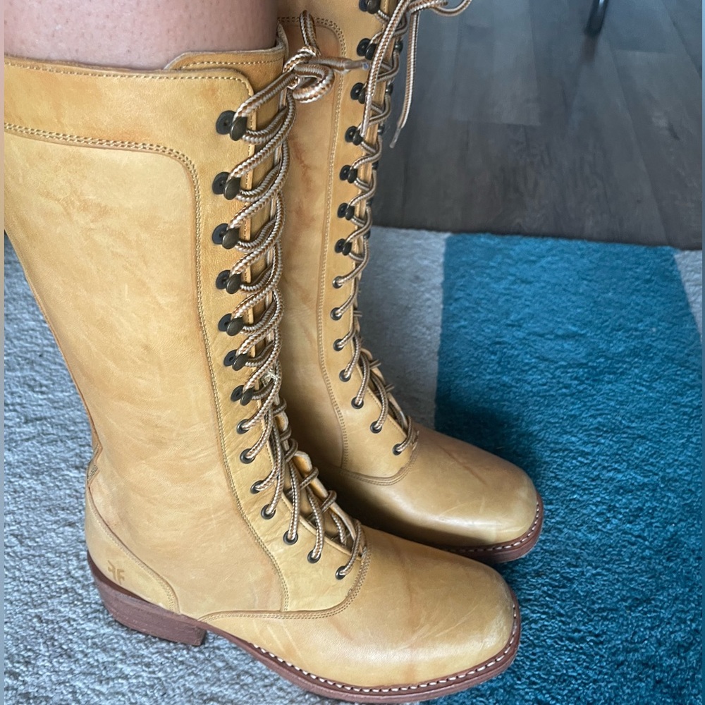 Vintage Frye Campus banana yellow lace-up boots!!